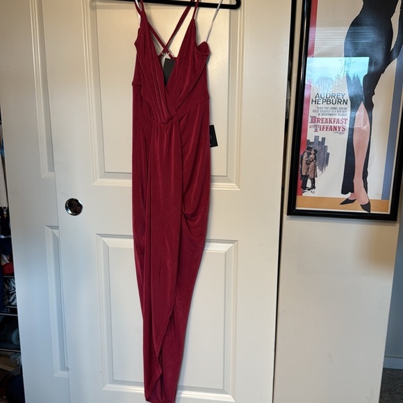 Elegant Red Sleeveless Dress - Picture 10 of 13